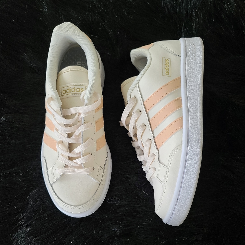 Adidas Grand Court SE Tennis Shoe